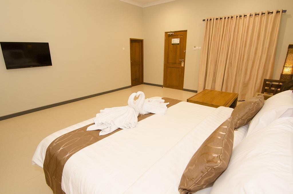 Syailendra Hotel Syariah Jepara Buitenkant foto